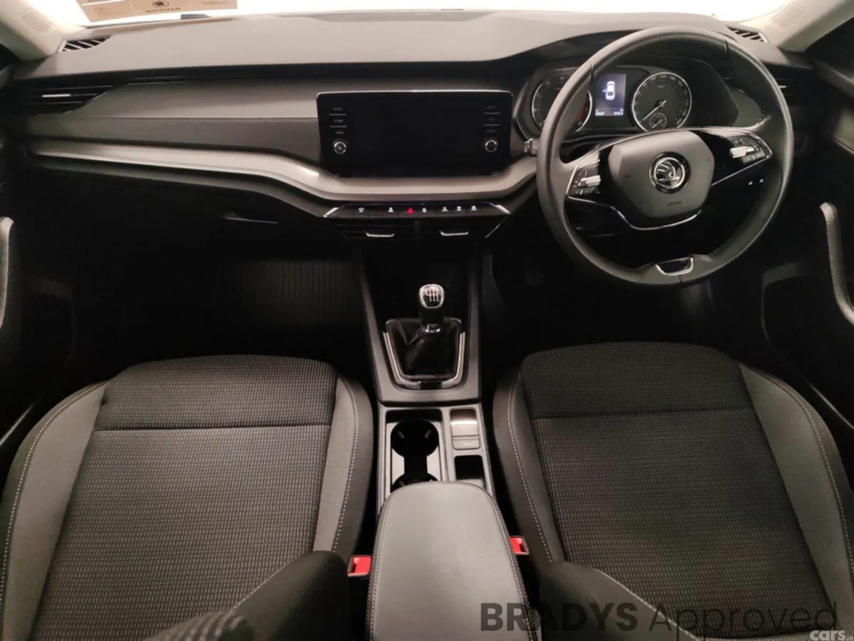 Skoda Octavia Saloon, Petrol, 2024, Grey