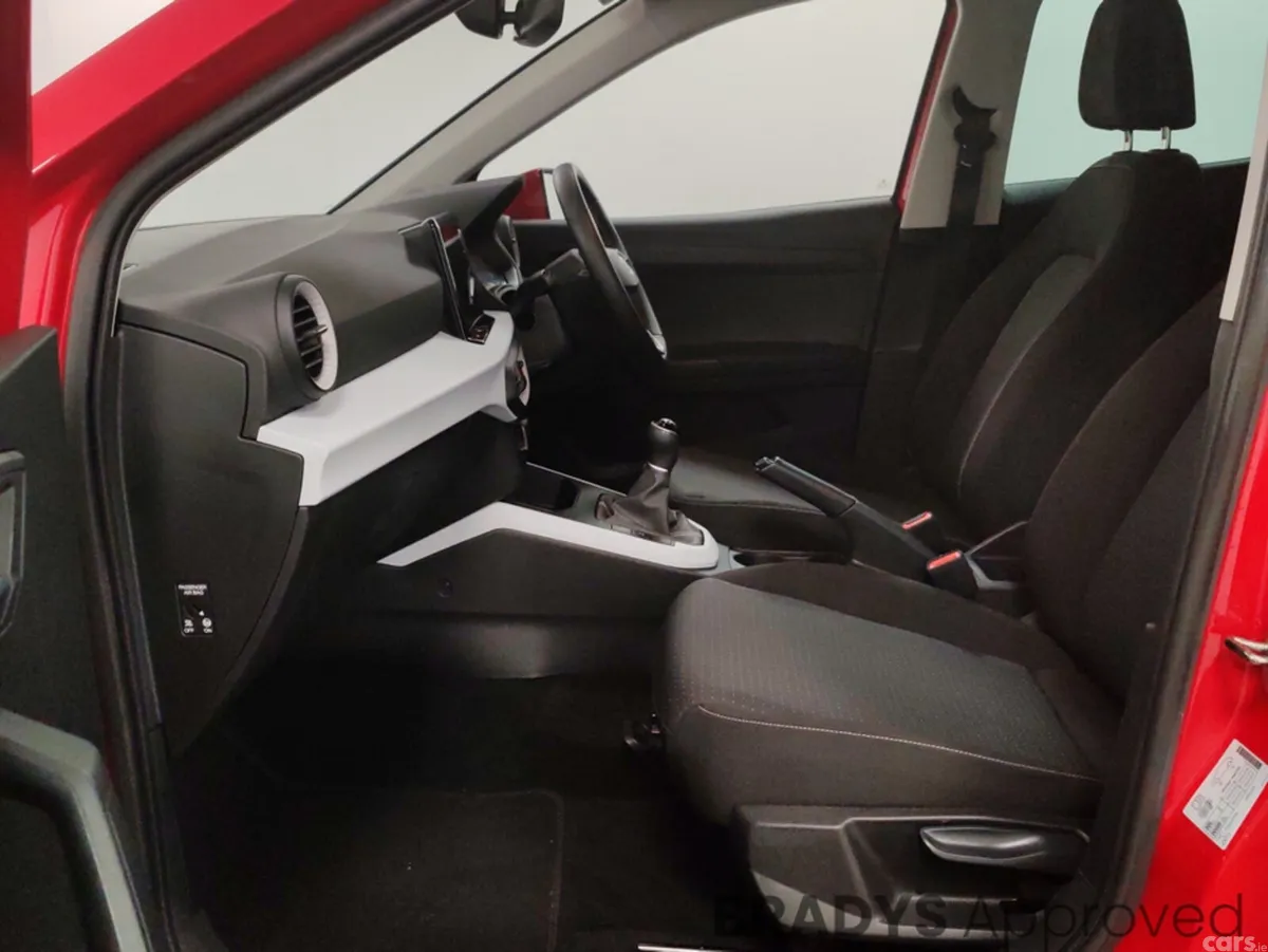 SEAT Arona Hatchback, Petrol, 2023, Red