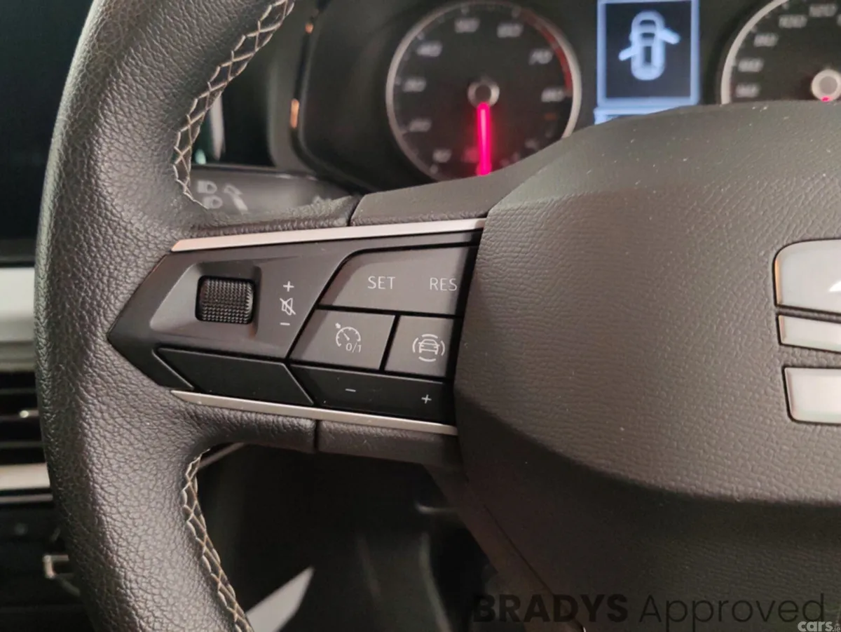 SEAT Arona Hatchback, Petrol, 2023, Red
