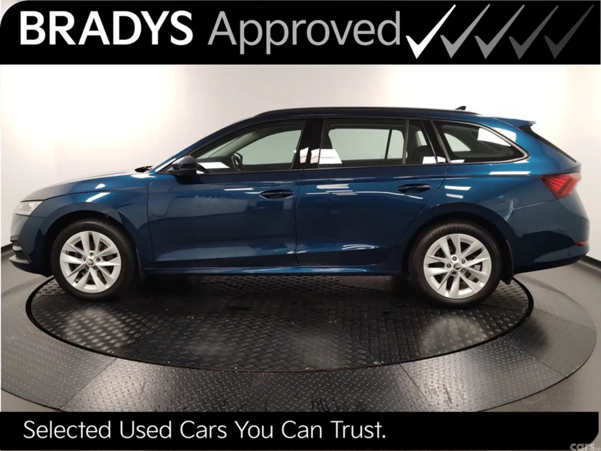Skoda Octavia Estate, Diesel, 2023, Blue