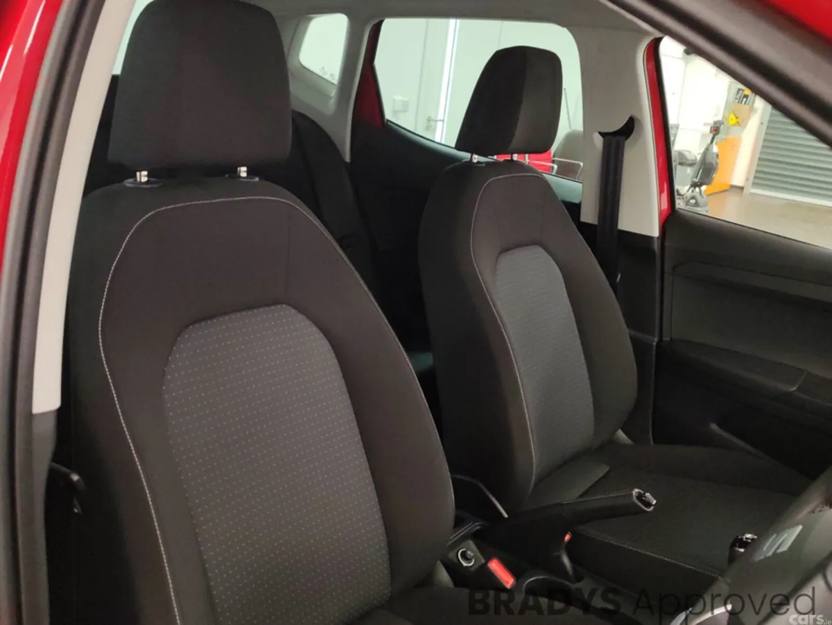 SEAT Arona Hatchback, Petrol, 2023, Red