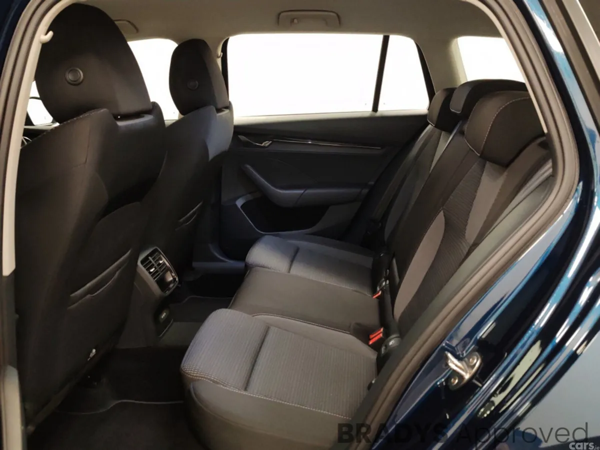 Skoda Octavia Estate, Diesel, 2023, Blue