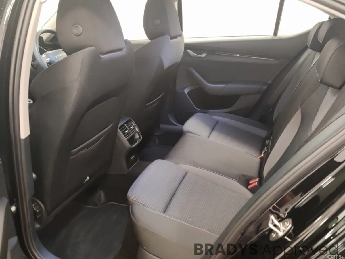 Skoda Octavia Hatchback, Diesel, 2025, Black