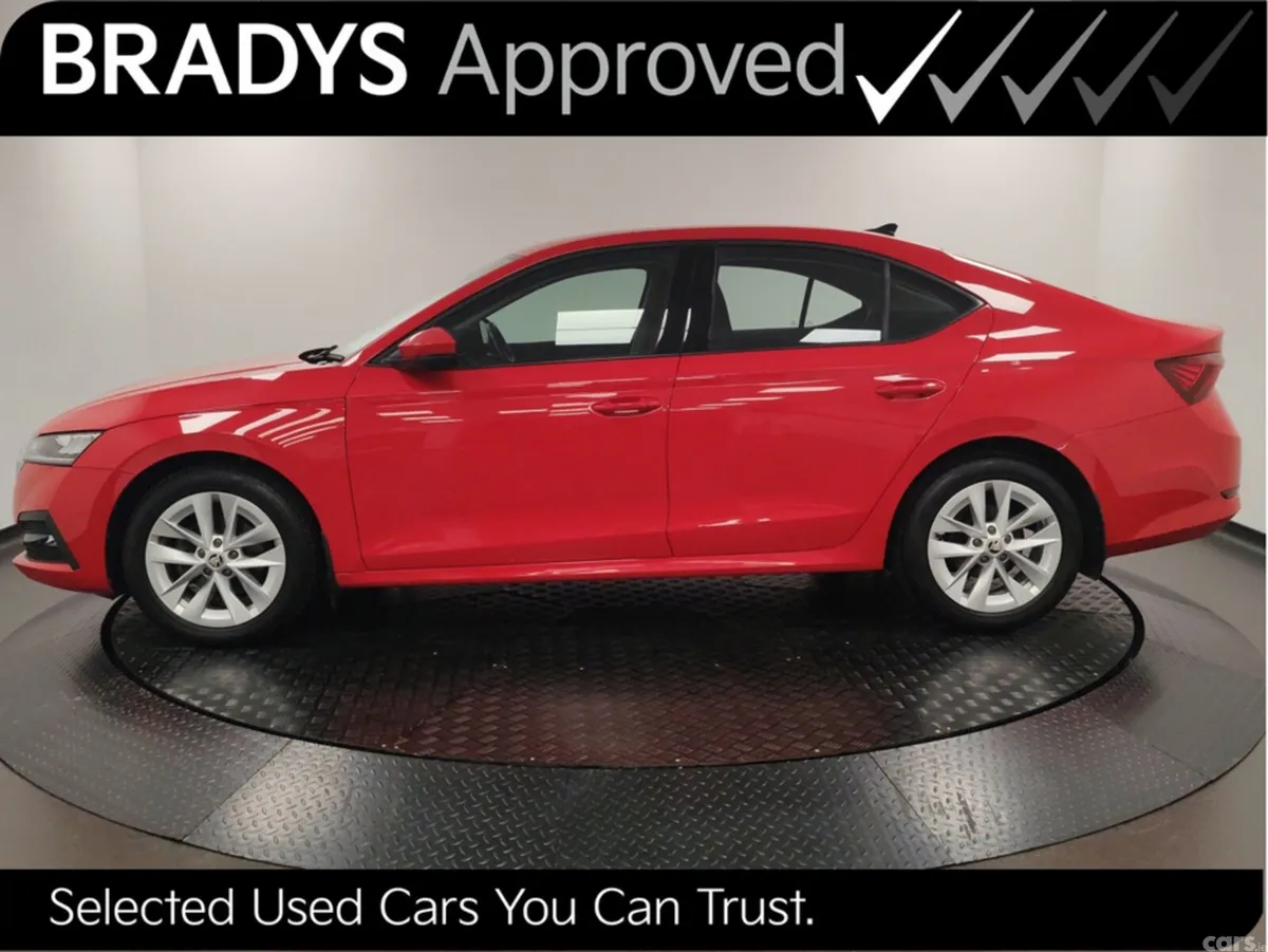 Skoda Octavia Hatchback, Petrol, 2021, Red