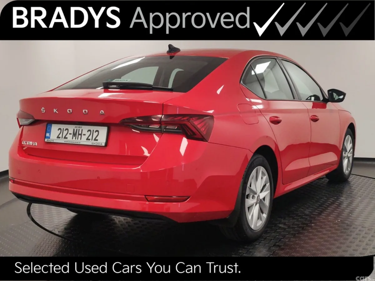 Skoda Octavia Hatchback, Petrol, 2021, Red
