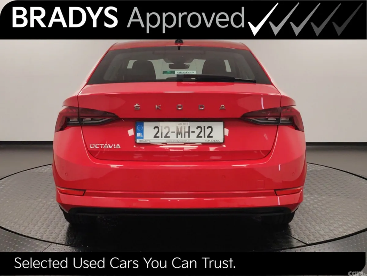 Skoda Octavia Hatchback, Petrol, 2021, Red