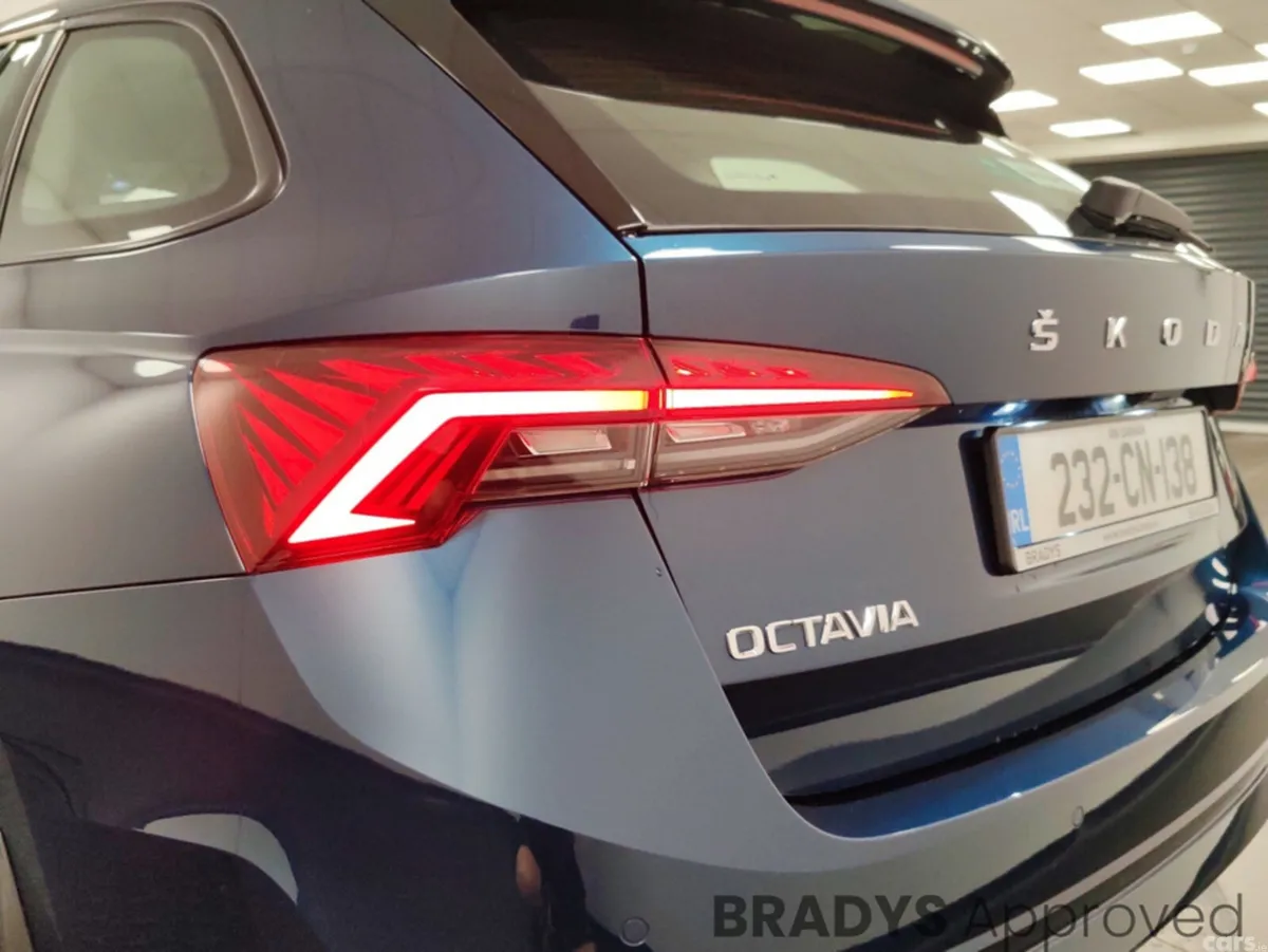 Skoda Octavia Estate, Diesel, 2023, Blue