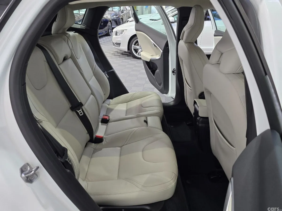 Volvo V40 Hatchback, Diesel, 2018, White