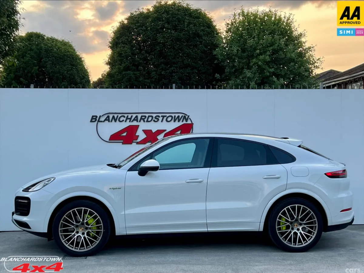 Porsche Cayenne MPV, Petrol Plug-in Hybrid, 2023, White