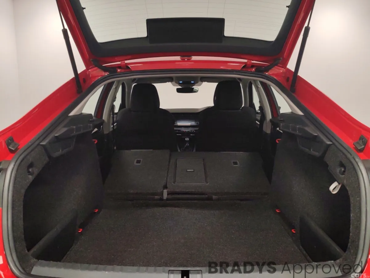 Skoda Octavia Hatchback, Petrol, 2021, Red