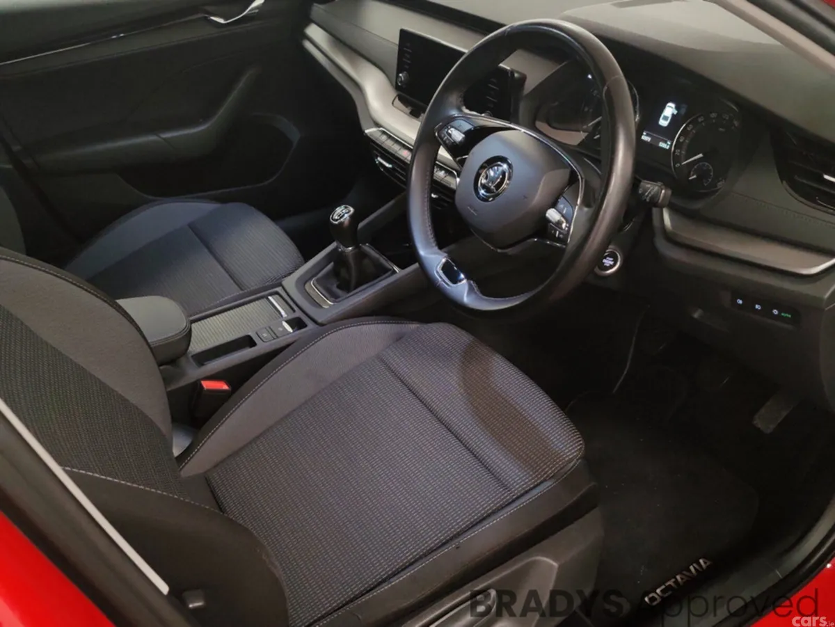 Skoda Octavia Hatchback, Petrol, 2021, Red