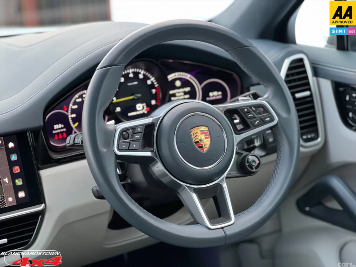 Porsche Cayenne MPV, Petrol Plug-in Hybrid, 2023, White