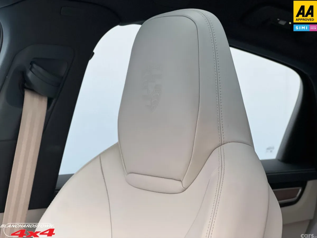 Porsche Cayenne MPV, Petrol Plug-in Hybrid, 2023, White