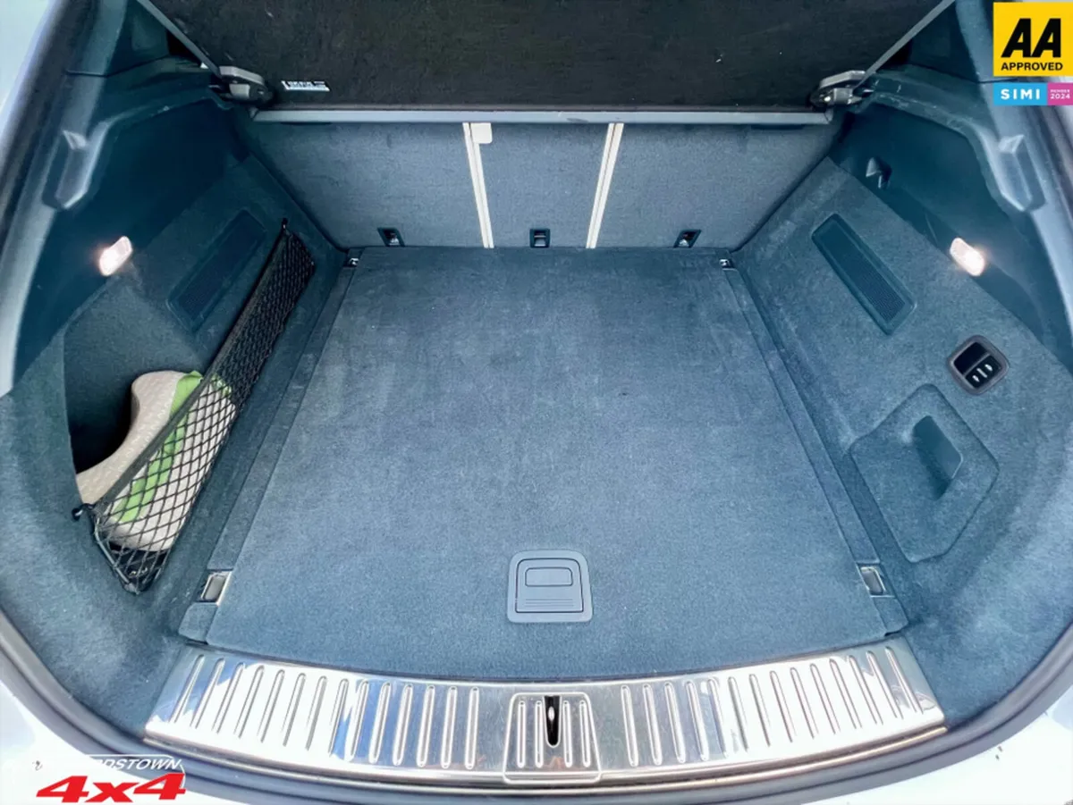 Porsche Cayenne MPV, Petrol Plug-in Hybrid, 2023, White
