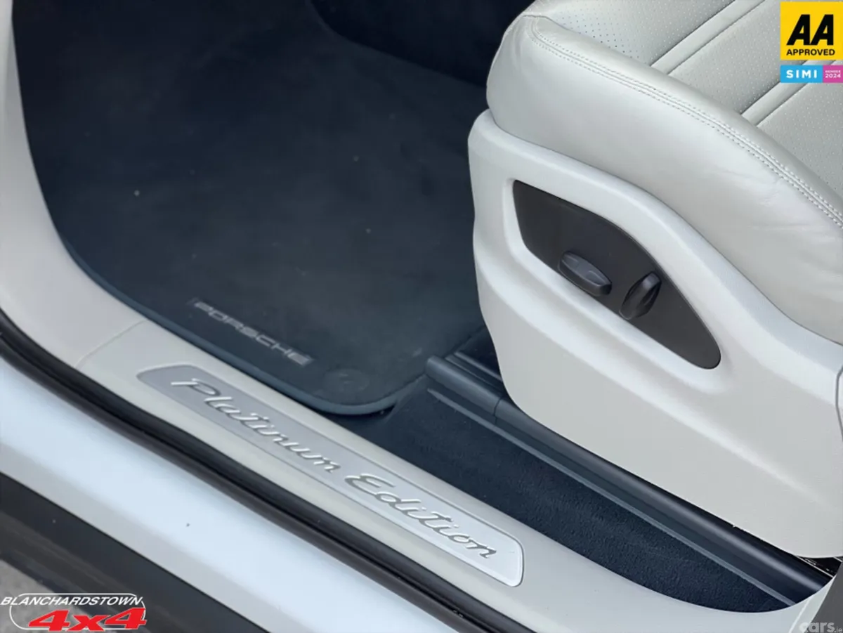 Porsche Cayenne MPV, Petrol Plug-in Hybrid, 2023, White