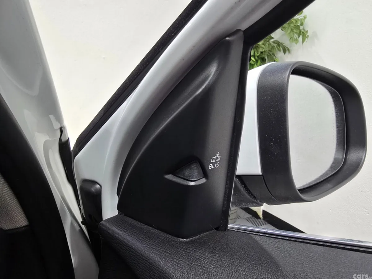 Volvo V40 Hatchback, Diesel, 2018, White