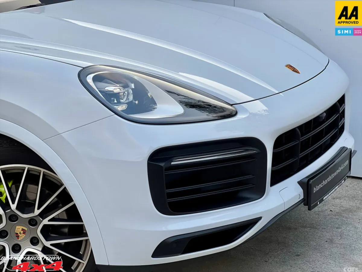 Porsche Cayenne MPV, Petrol Plug-in Hybrid, 2023, White
