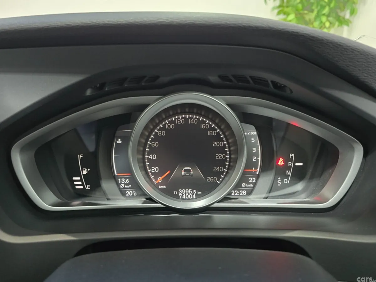 Volvo V40 Hatchback, Diesel, 2018, White