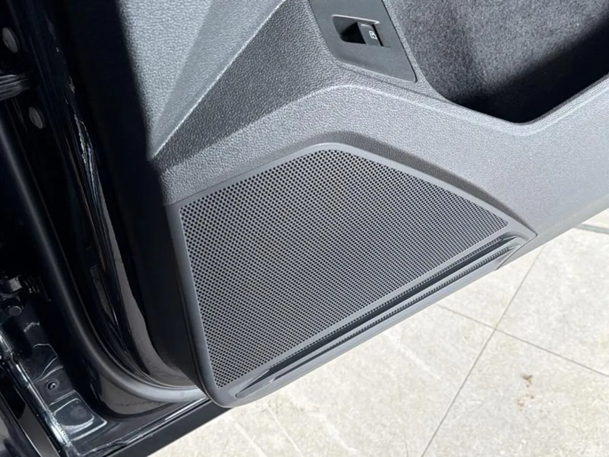 Volkswagen Tiguan SUV, Petrol Hybrid, 2023, Black