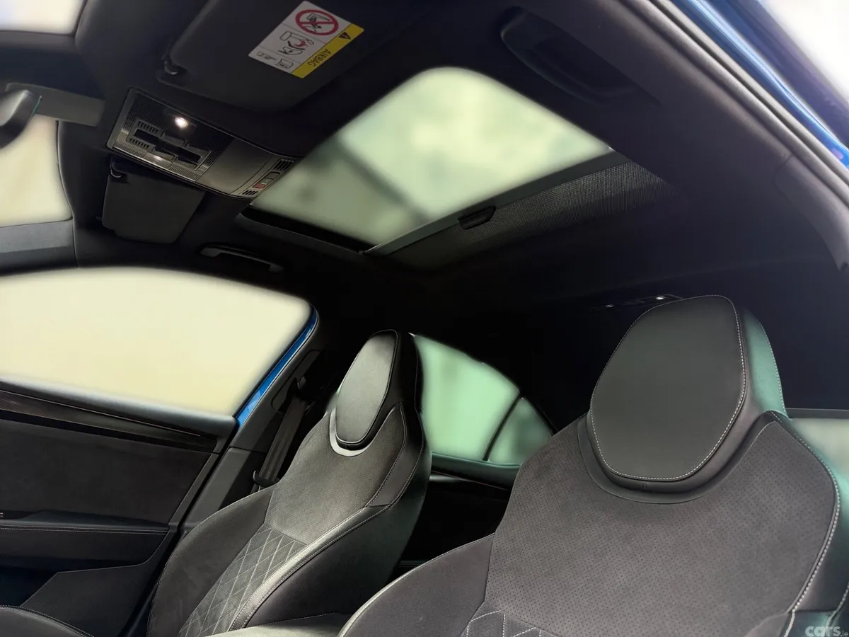 Skoda Superb Hatchback, Petrol Plug-in Hybrid, 2020, Blue