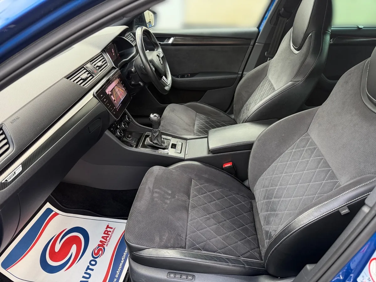 Skoda Superb Hatchback, Petrol Plug-in Hybrid, 2020, Blue