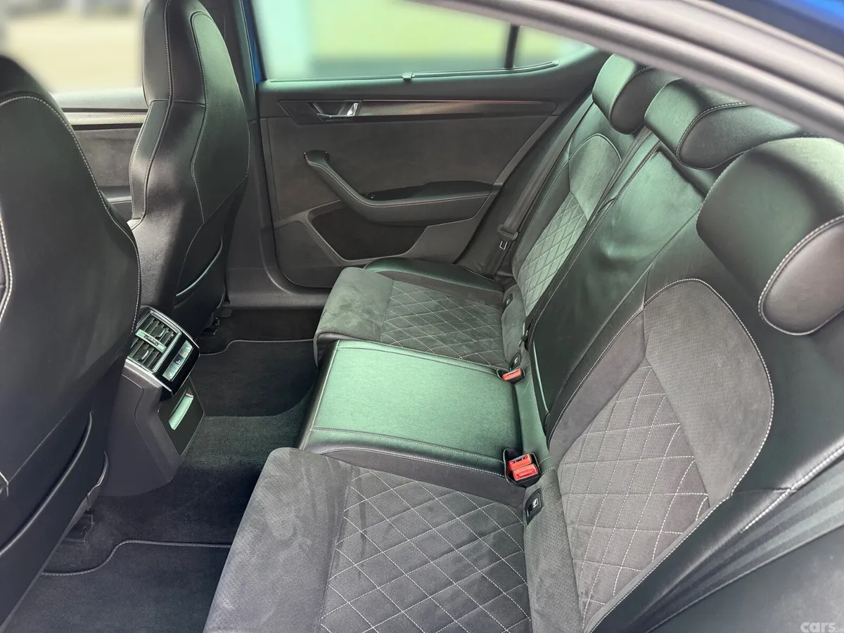 Skoda Superb Hatchback, Petrol Plug-in Hybrid, 2020, Blue