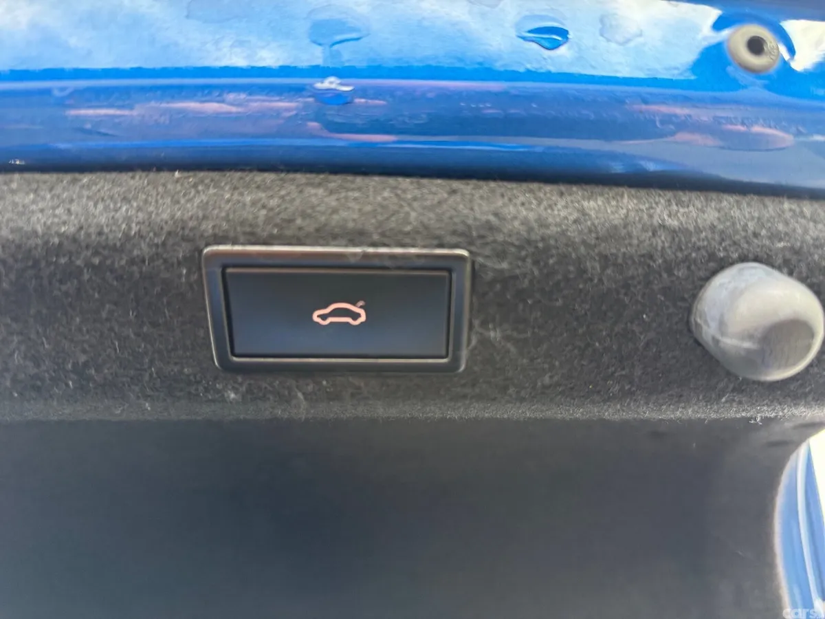 Skoda Superb Hatchback, Petrol Plug-in Hybrid, 2020, Blue