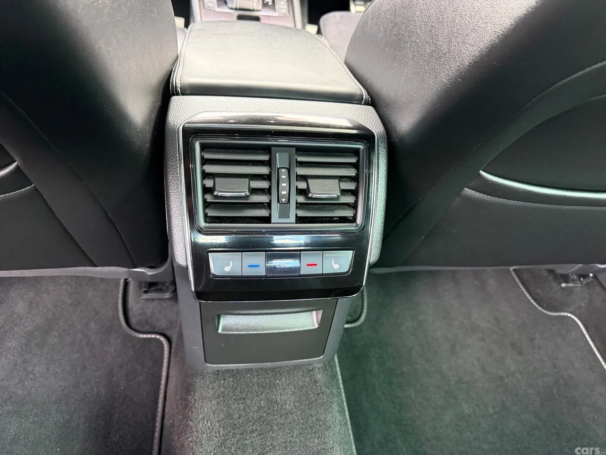 Skoda Superb Hatchback, Petrol Plug-in Hybrid, 2020, Blue