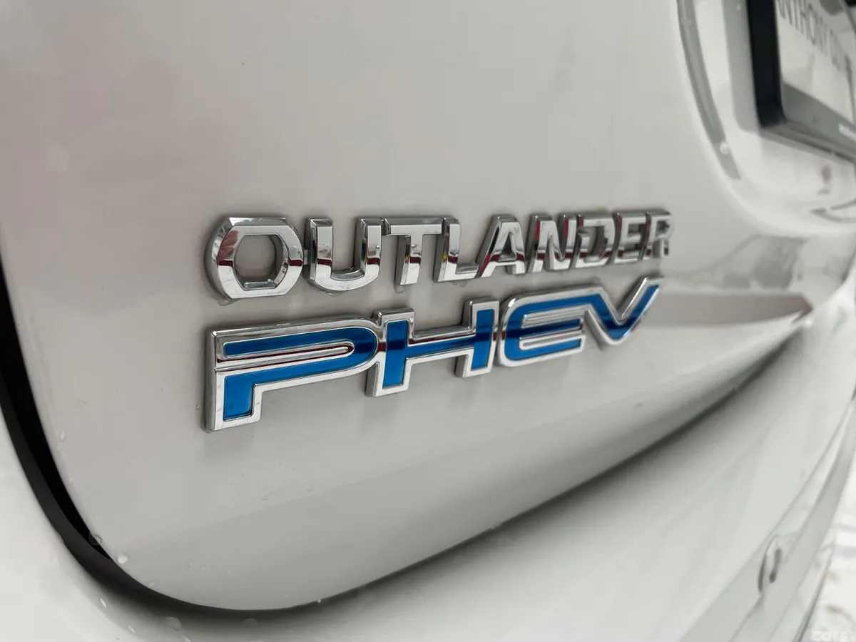 Mitsubishi Outlander Estate, Petrol Plug-in Hybrid, 2020, White