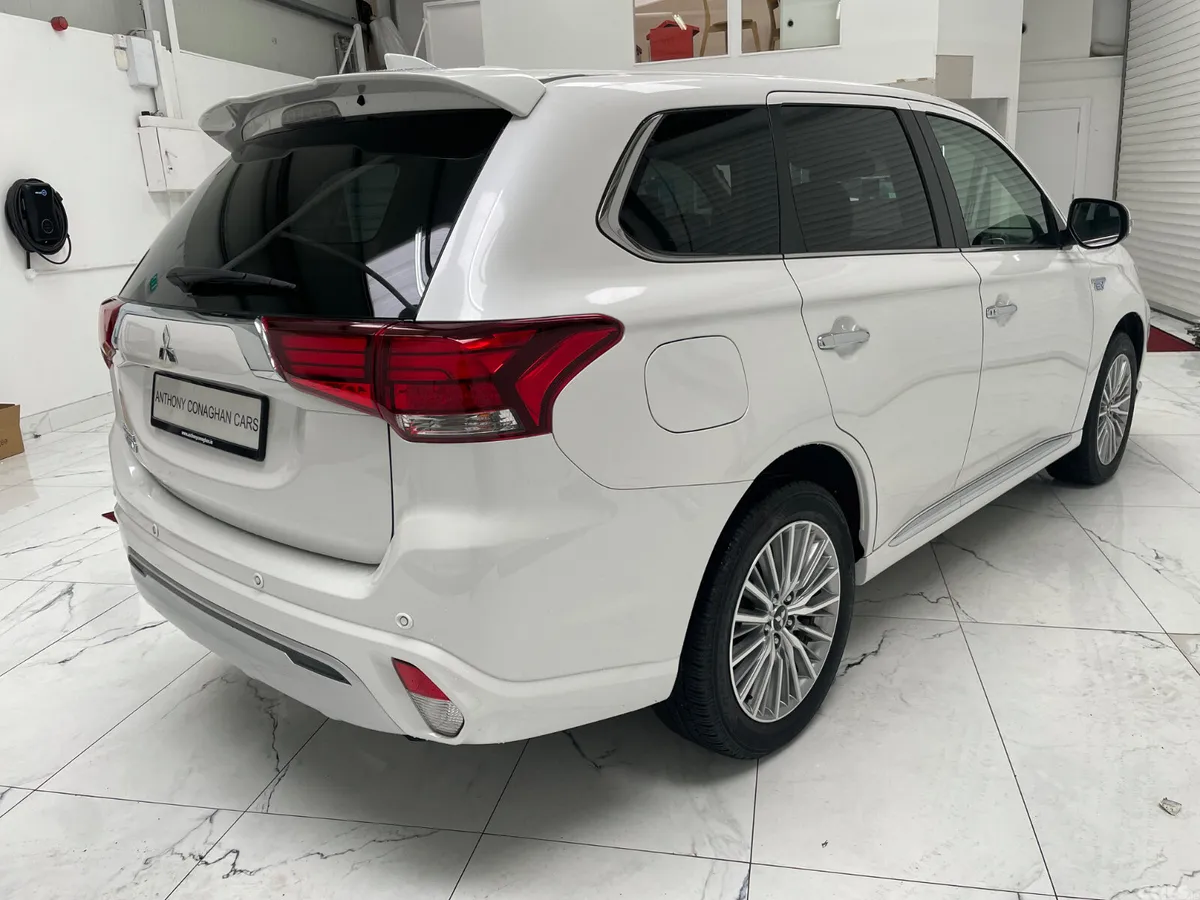 Mitsubishi Outlander Estate, Petrol Plug-in Hybrid, 2020, White