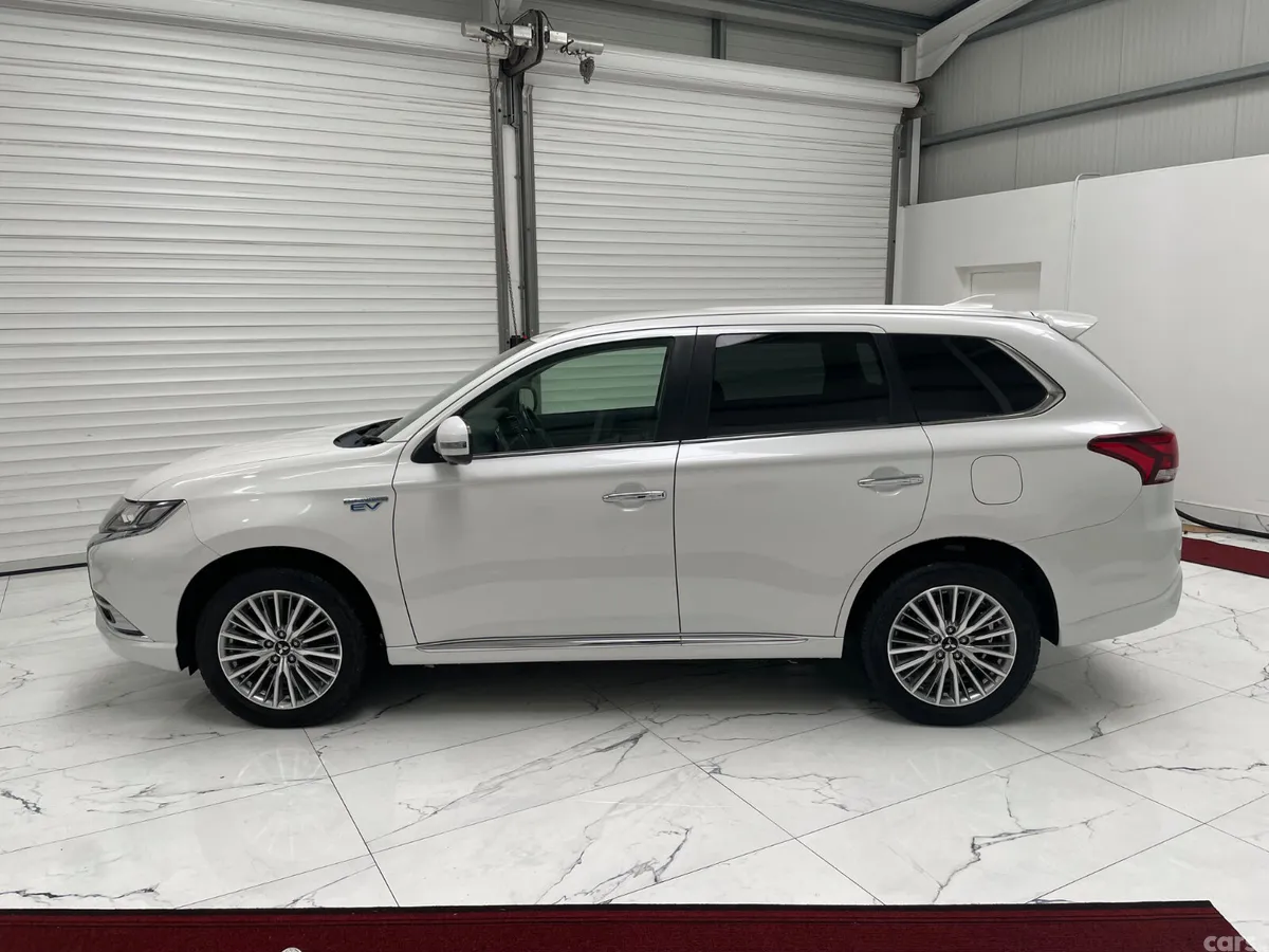 Mitsubishi Outlander Estate, Petrol Plug-in Hybrid, 2020, White