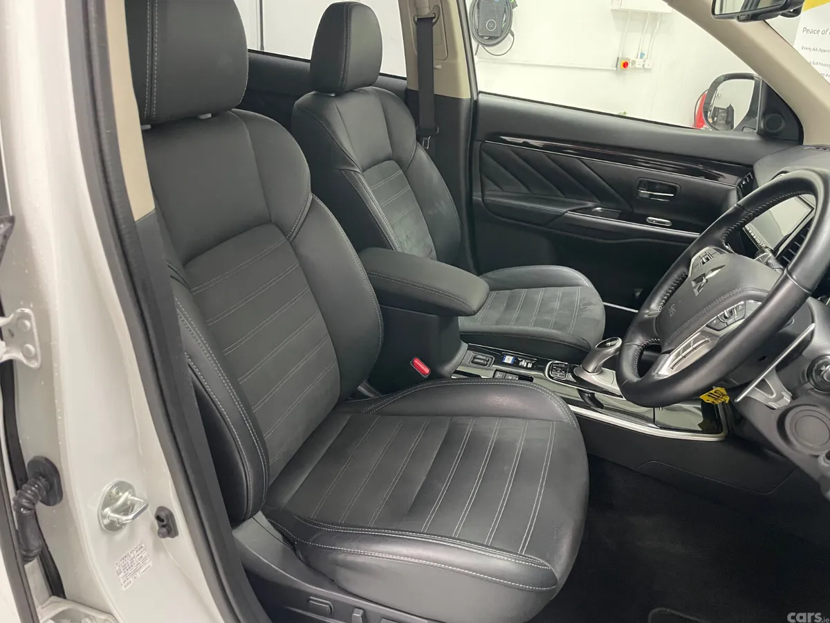 Mitsubishi Outlander Estate, Petrol Plug-in Hybrid, 2020, White