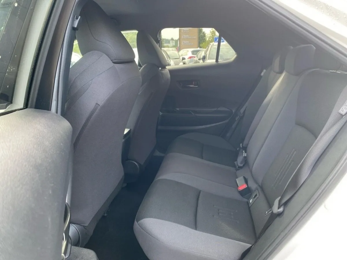 Toyota C-HR SUV, Petrol Hybrid, 2024, White