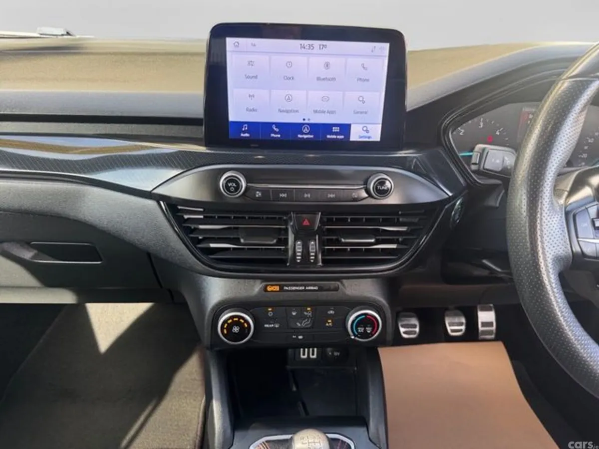 Ford Focus Hatchback, Diesel, 2021, White