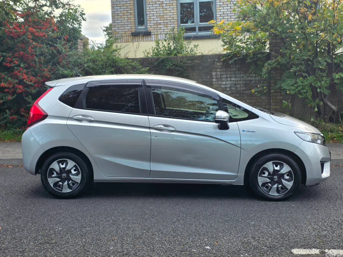 Honda Fit Hatchback, Petrol Hybrid, 2017, Silver