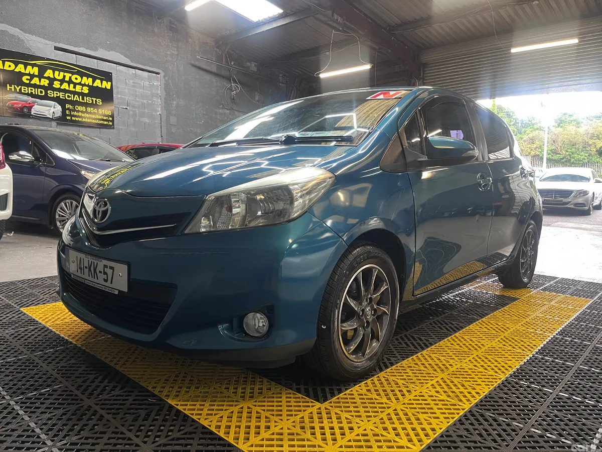 Toyota Yaris Hatchback, Petrol, 2014, Green
