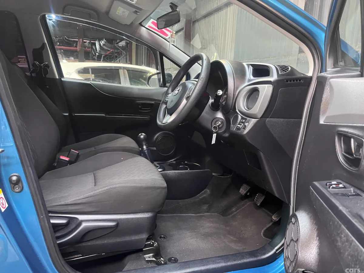 Toyota Yaris Hatchback, Petrol, 2014, Green