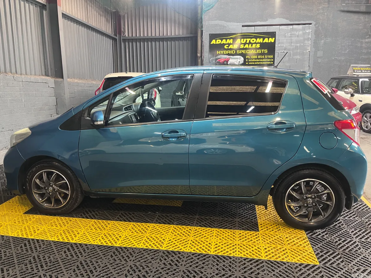 Toyota Yaris Hatchback, Petrol, 2014, Green