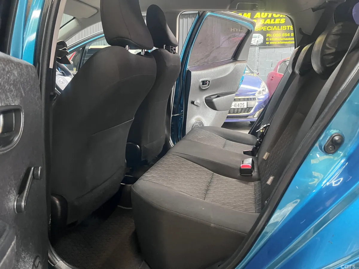 Toyota Yaris Hatchback, Petrol, 2014, Green