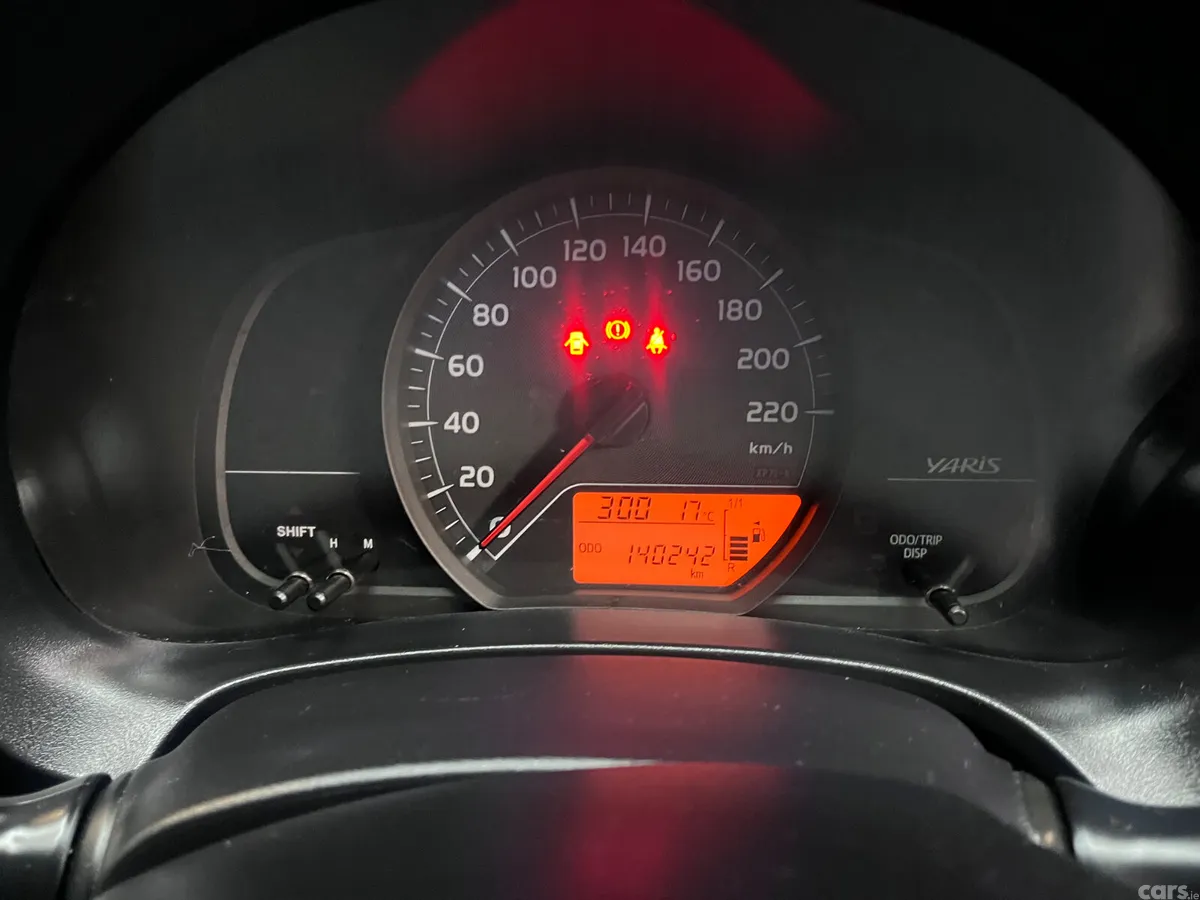 Toyota Yaris Hatchback, Petrol, 2014, Green