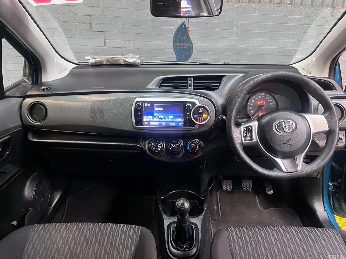 Toyota Yaris Hatchback, Petrol, 2014, Green