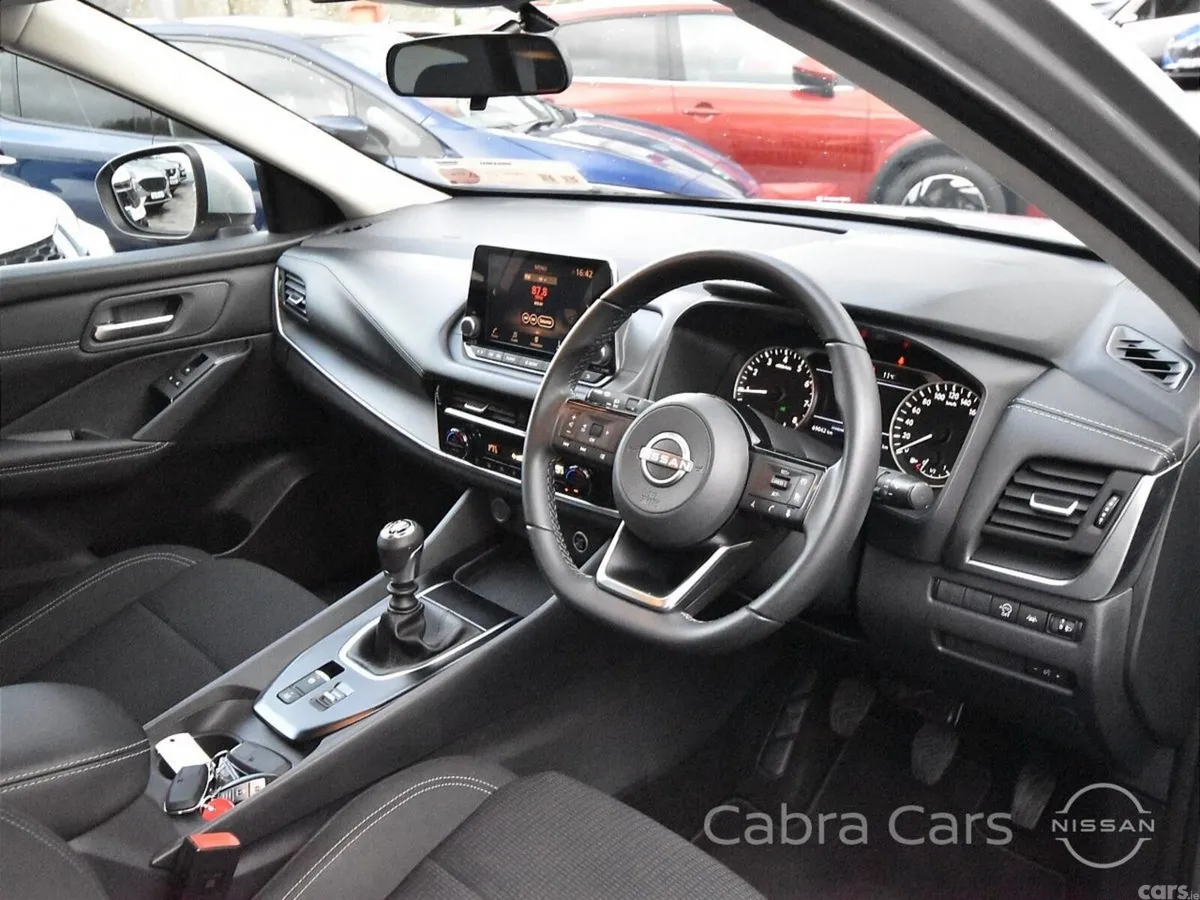 Nissan Qashqai MPV, Petrol, 2022, Silver