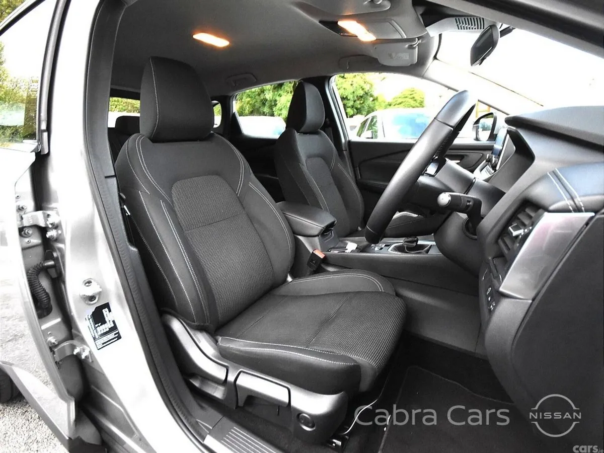 Nissan Qashqai MPV, Petrol, 2022, Silver
