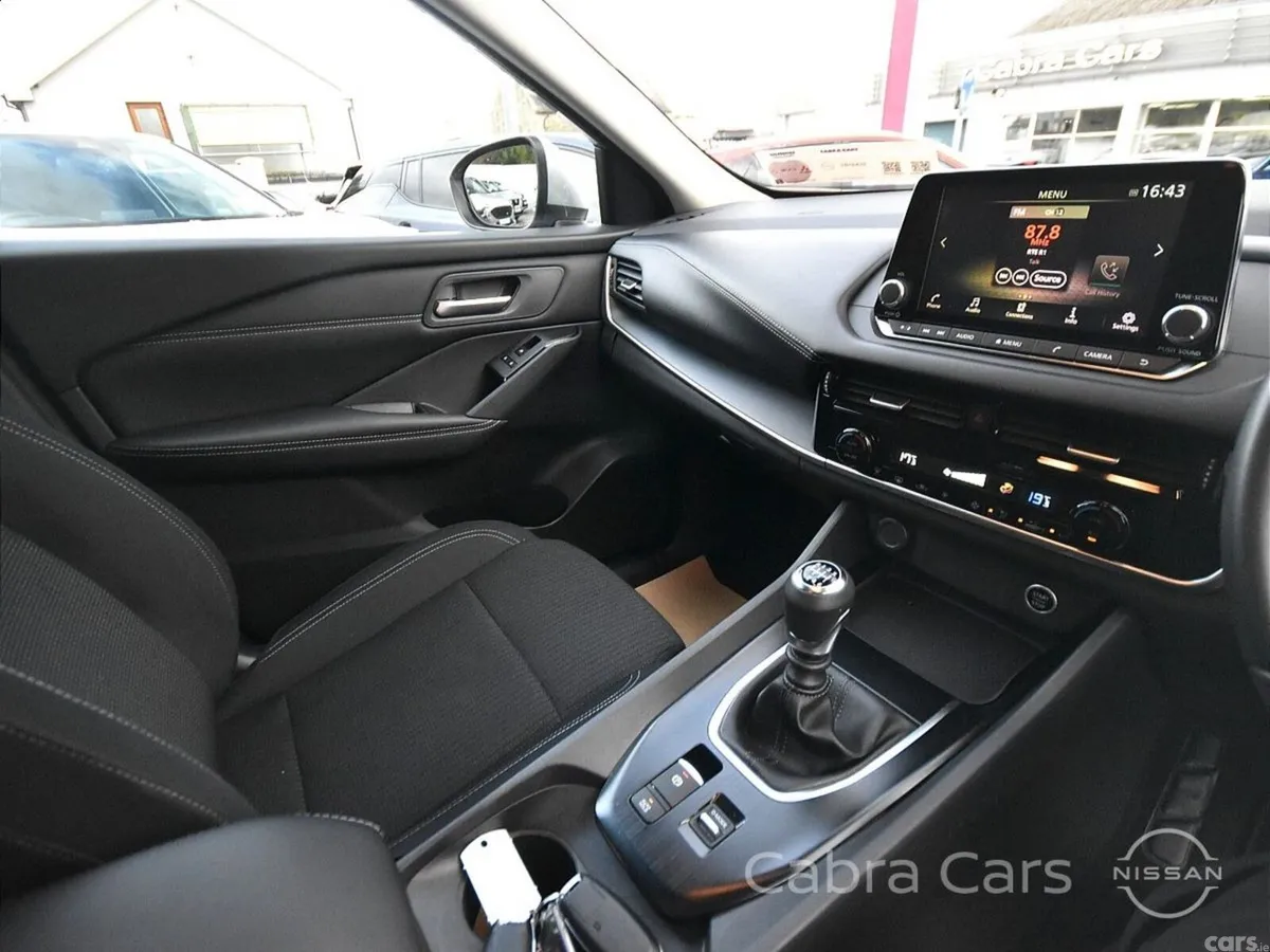 Nissan Qashqai MPV, Petrol, 2022, Silver