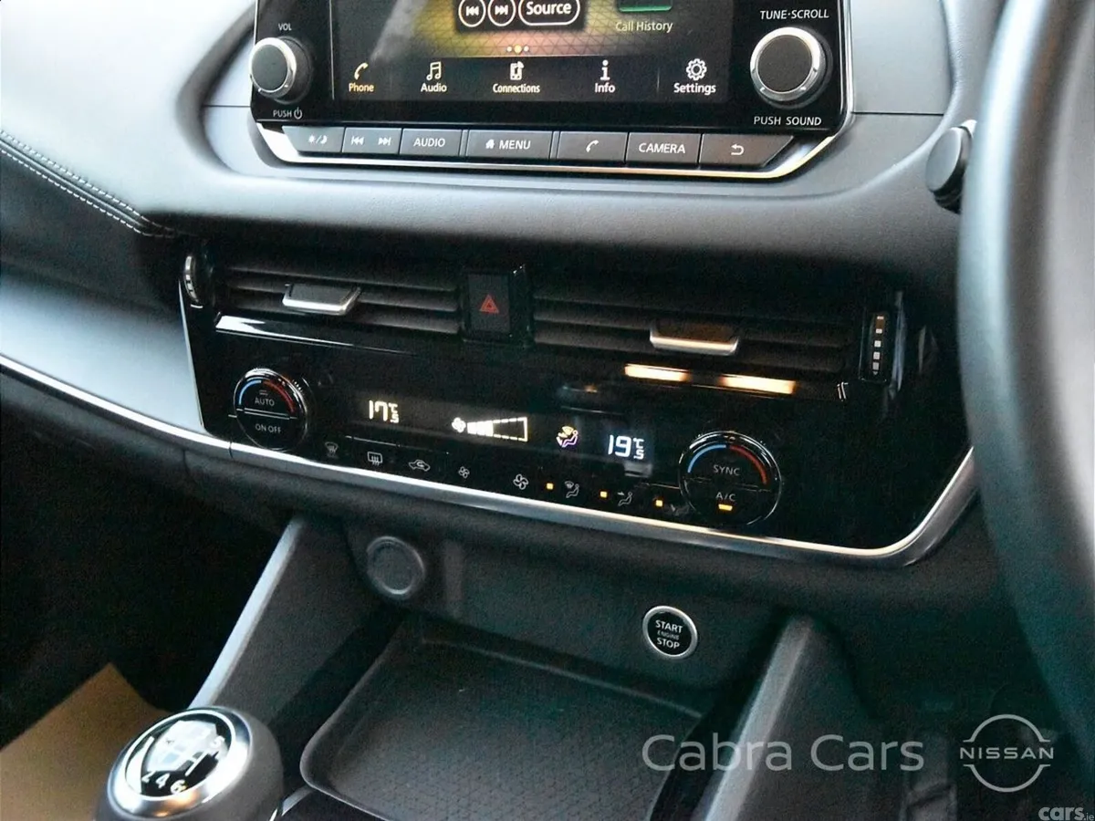 Nissan Qashqai MPV, Petrol, 2022, Silver