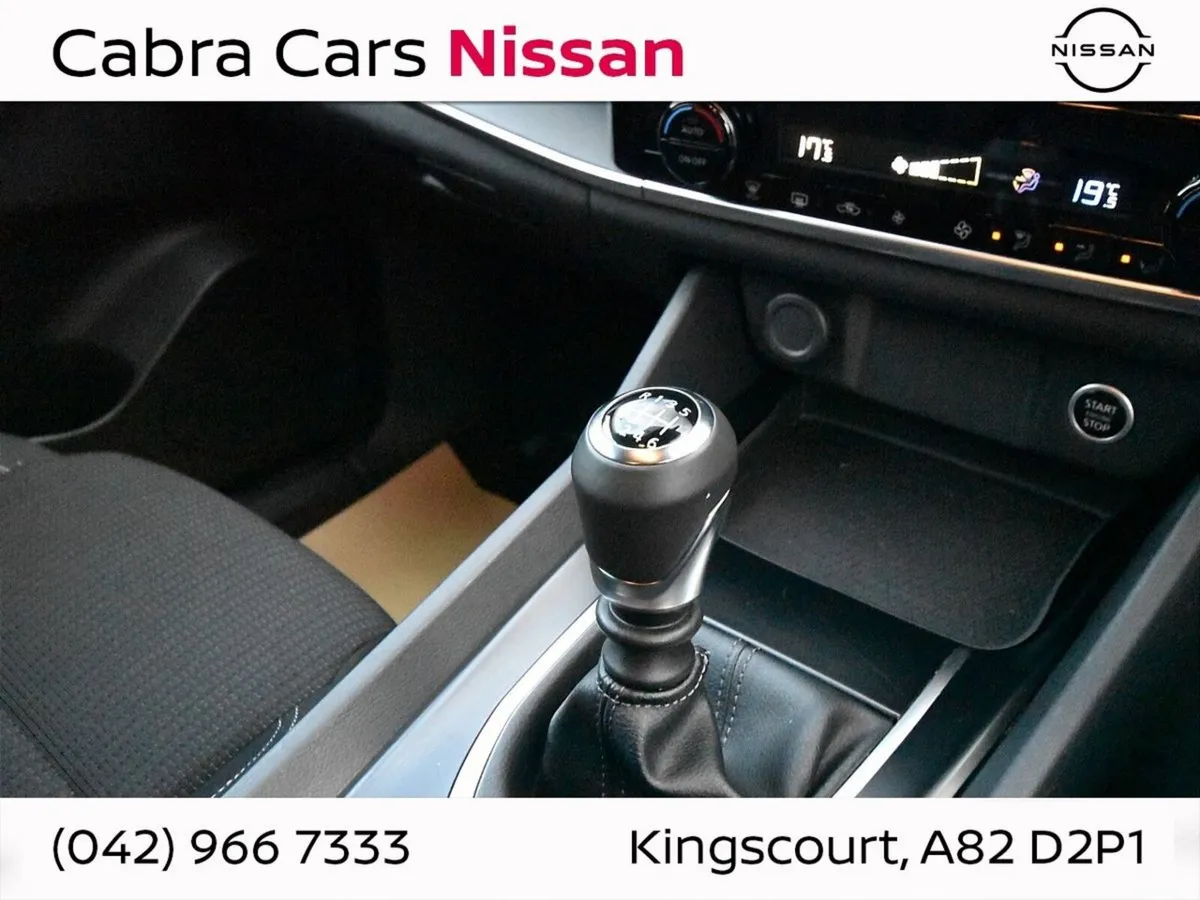 Nissan Qashqai MPV, Petrol, 2022, Silver