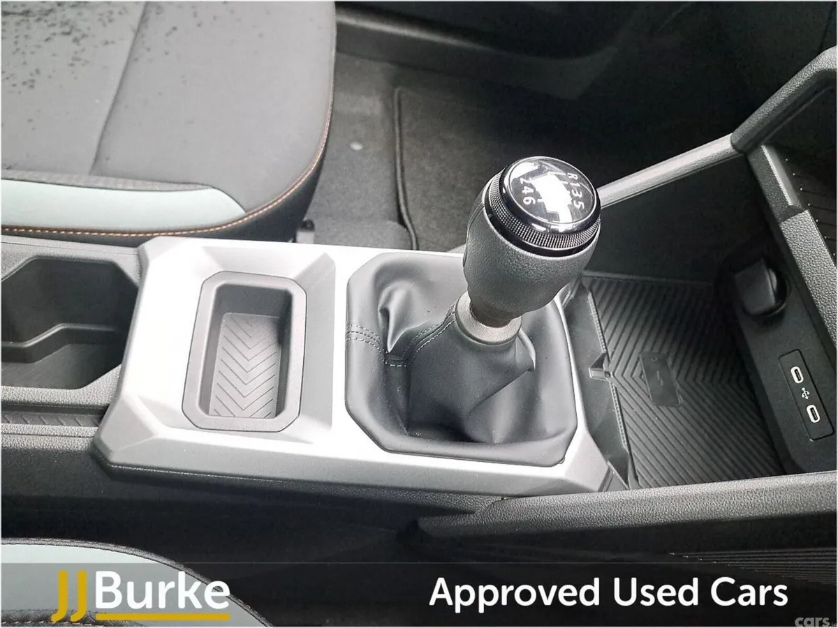 Dacia Duster SUV, Petrol Hybrid, 2026, Grey
