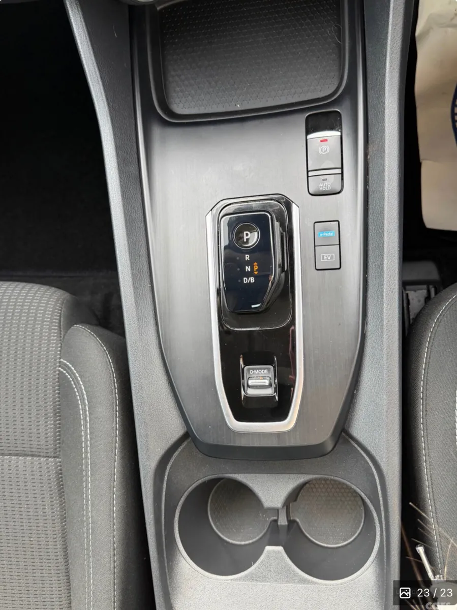 Nissan Qashqai SUV, Petrol Hybrid, 2023, Red