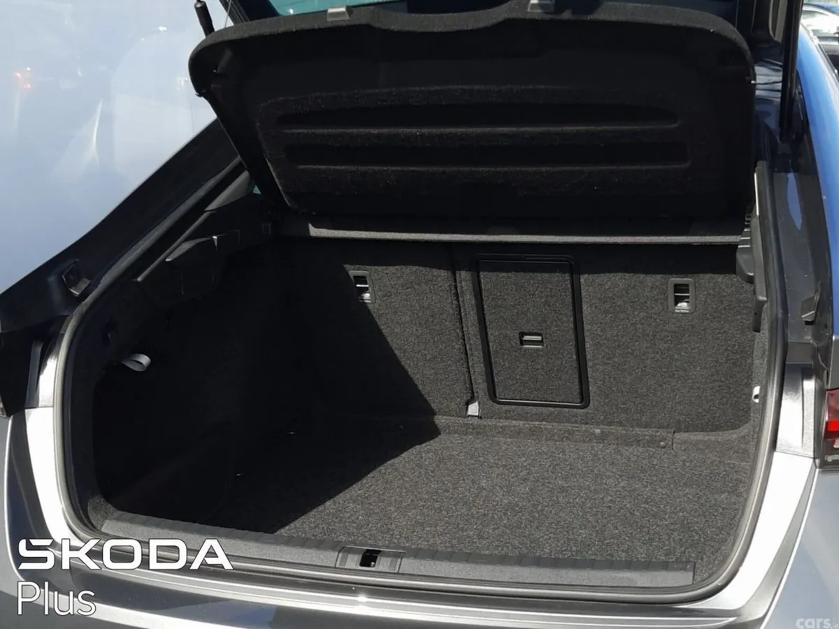 Skoda Octavia Saloon, Diesel, 2024, Grey