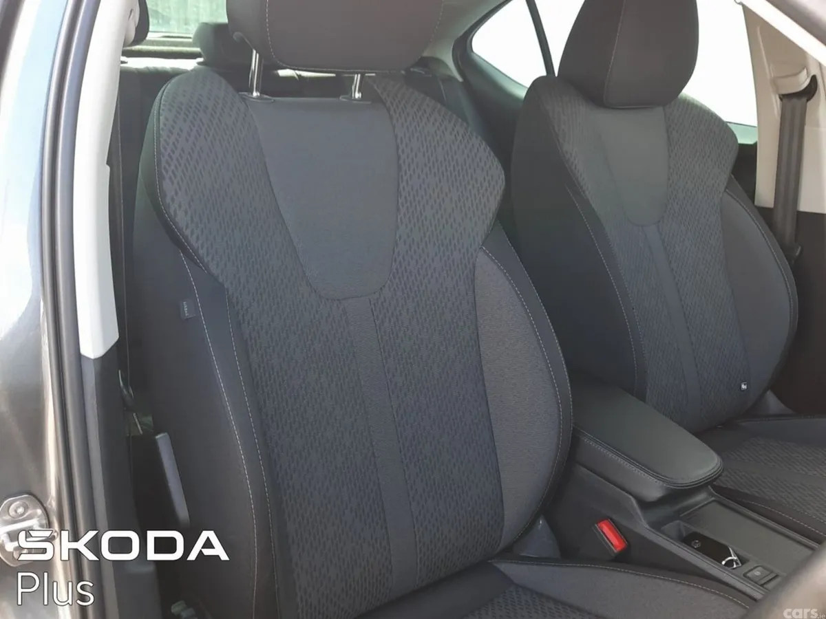 Skoda Octavia Saloon, Diesel, 2024, Grey